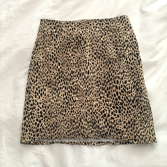 Brandy Melville leopard print mini Pheobe skirt - Picture 5 of 10